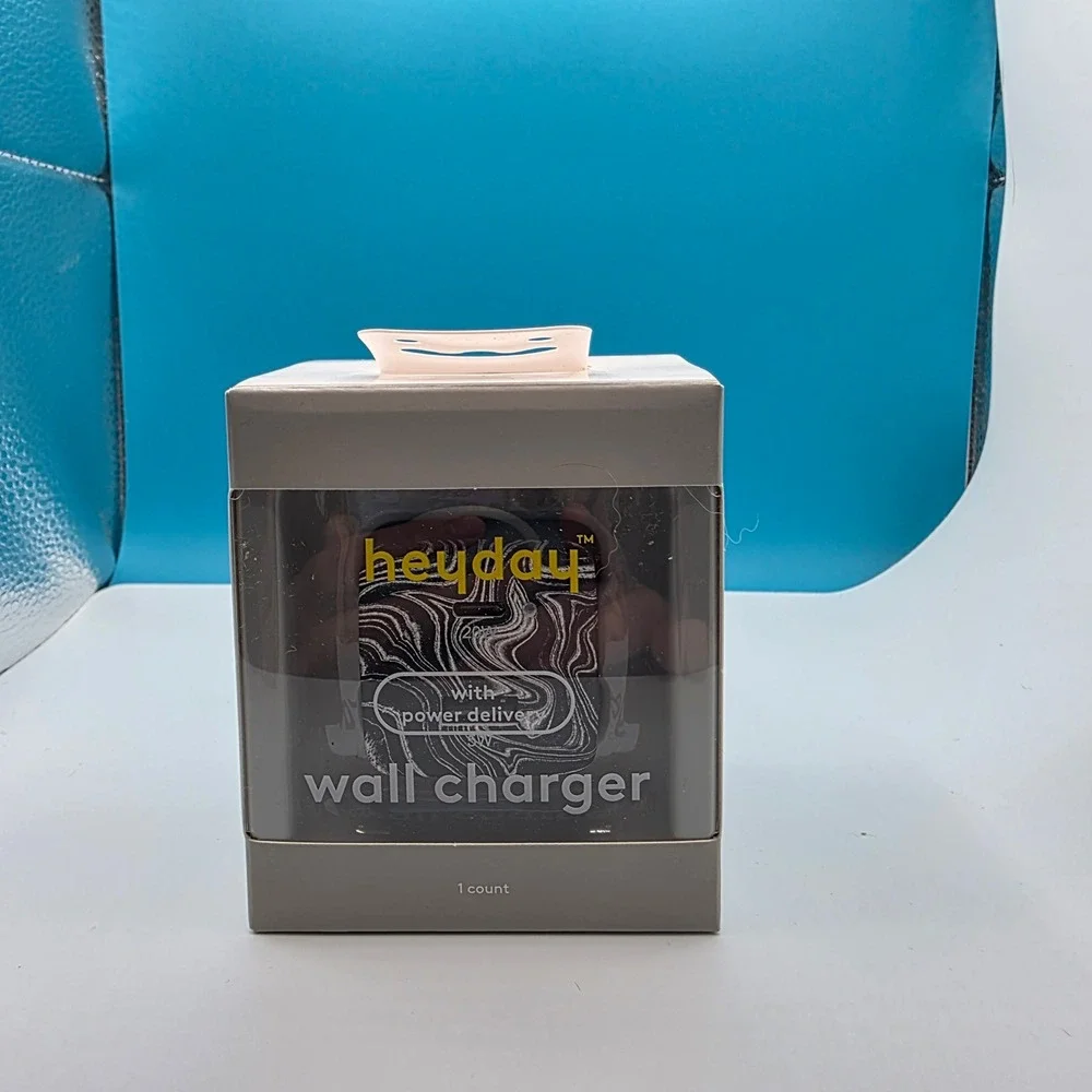 Heyday Black Agate Wall Charger with Power Delivery USB C USB A‎